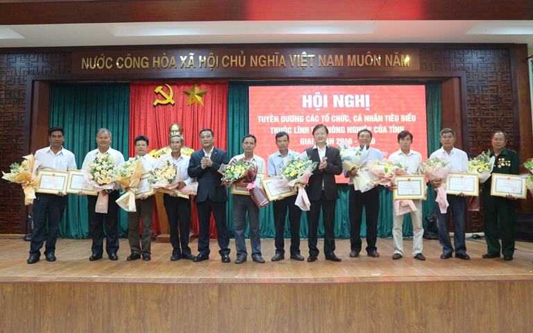 Tuyên dương các tổ chức, cá nhân tiêu biểu thuộc lĩnh vực nông nghiệp của tỉnh giai đoạn 2016 - 2020